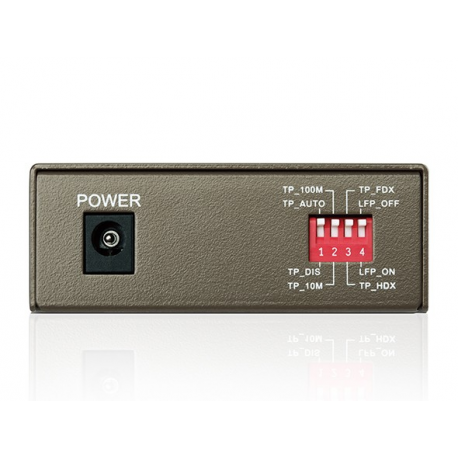 TP-LINK MC112CS - Fibre media converter - 100Mb LAN - 10Base-T, 100Base-FX, 100Base-TX - RJ-45  /  SC single-mode - up to 20 km - 1310 (TX)  /  1550 (RX) nm - 4