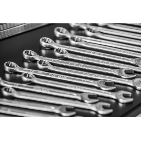 Equip - Patch cable - RJ-45 (M) to RJ-45 (M) - 0.5 m - SFTP - CAT 6 - halogen-free, molded, stranded - black - 6