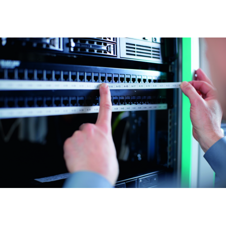 DYMO Rhino 5200 - Hard Case Kit - labelmaker - B / W - Roll (1.9 cm) - cutter - yellow - 14