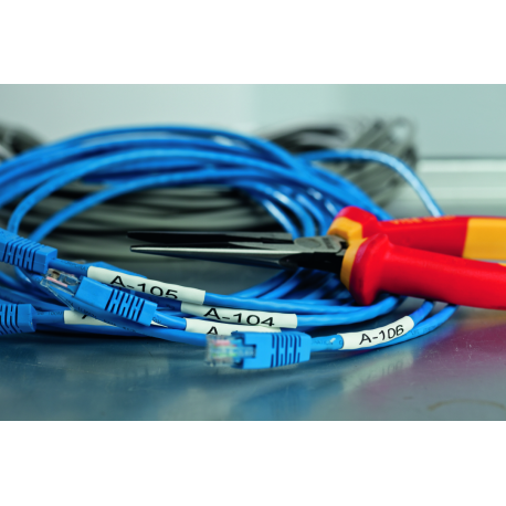 DYMO Rhino 5200 - Hard Case Kit - labelmaker - B / W - Roll (1.9 cm) - cutter - yellow - 29