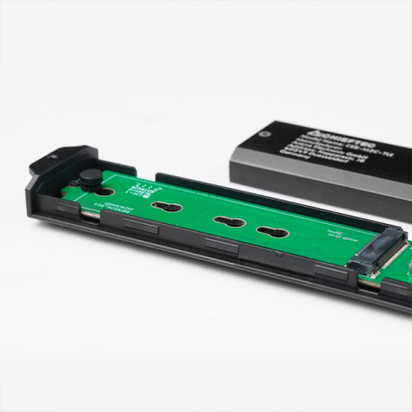 Chieftec CEB-M2C-TLE - Storage enclosure - M.2 - M.2 NVMe Card - USB 3.2 (Gen 2) - black - 8