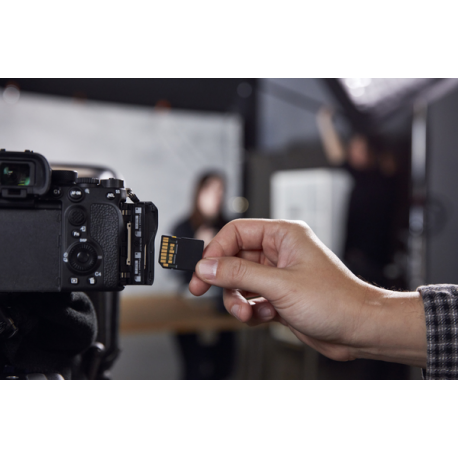 Kingston Canvas React Plus - Flash memory card - 128 GB - Video Class V60  /  UHS-II U3  /  Class10 - SDXC UHS-II - 4